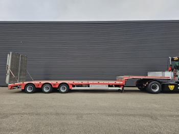 3 x steering axle / hydraulic ramp / hydraulic bed